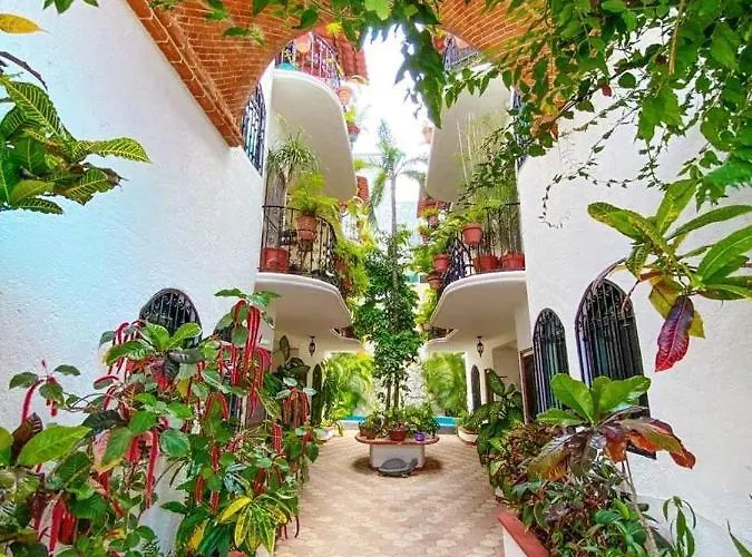 W/ Prime Location Mexican Colonial Style Apartment